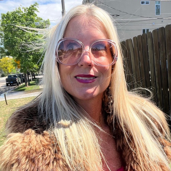 Meet your Posher, Ann - Picture 3 of 3